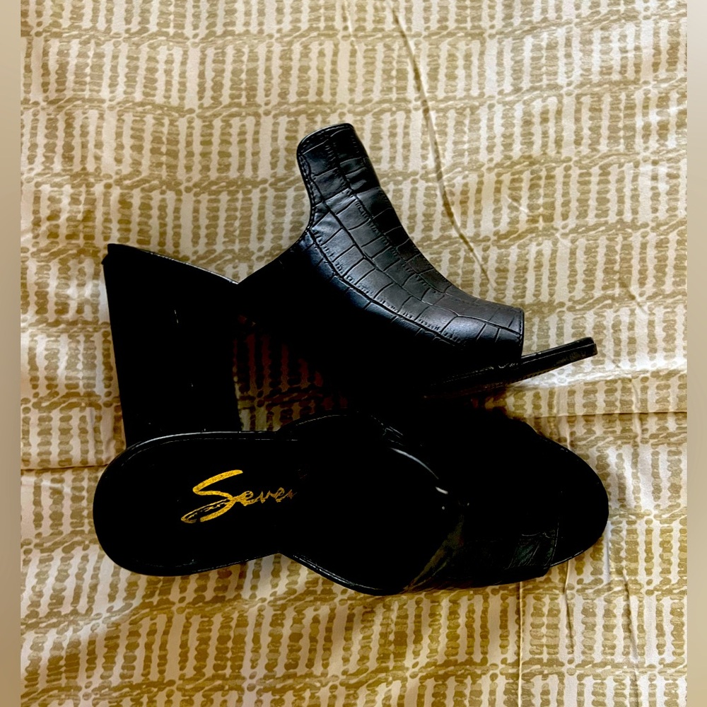 Black Leather heeled Mule